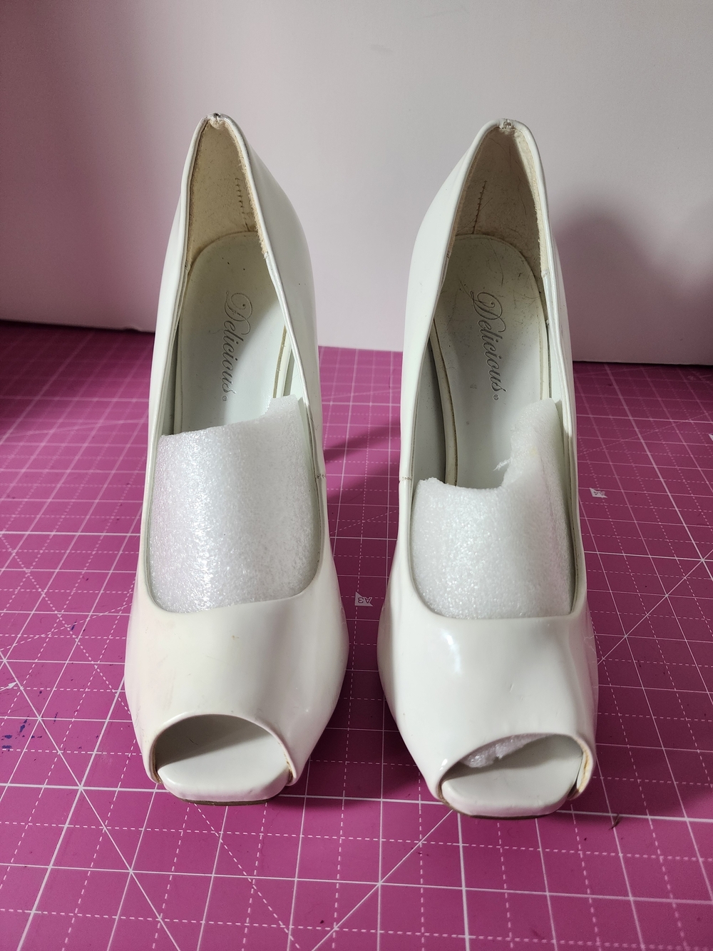 Dollhouse White Leather Peep-Toe High Heels Pumps Sz 9
